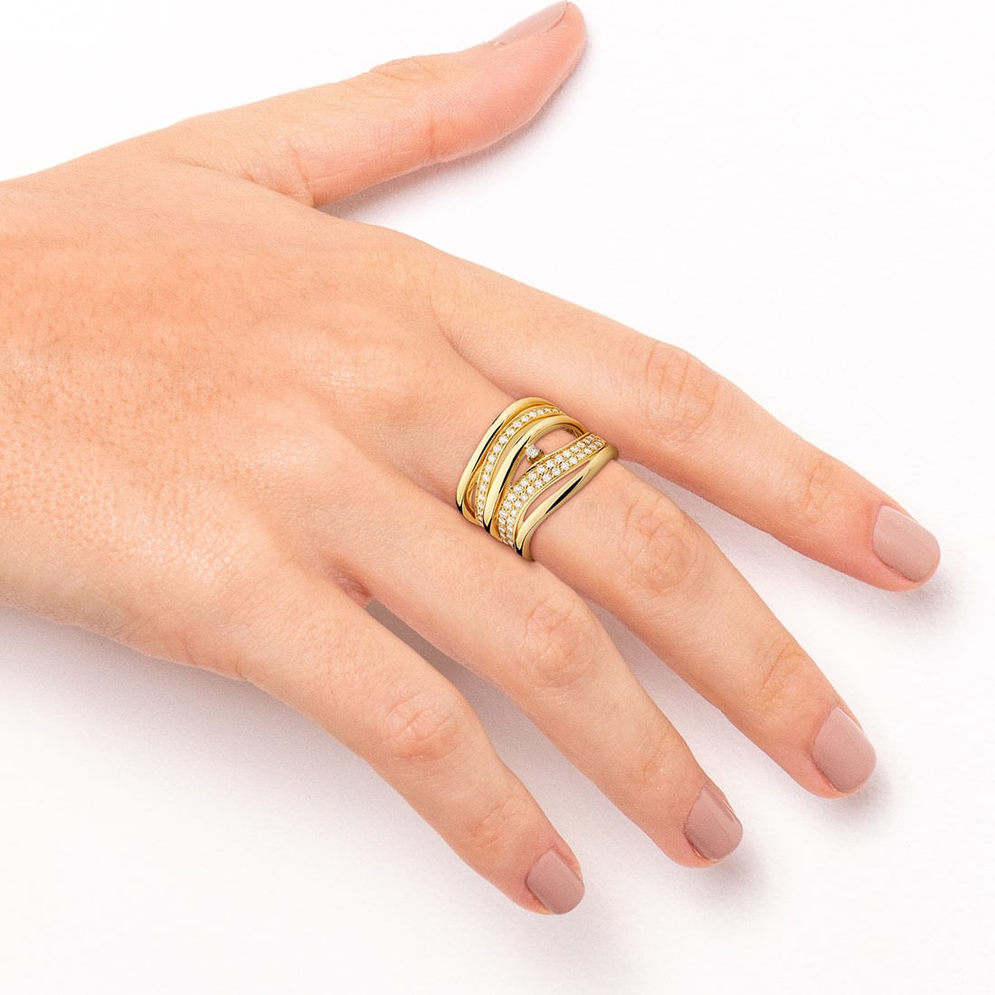 Anel-em-ouro-amarelo-com-diamantes