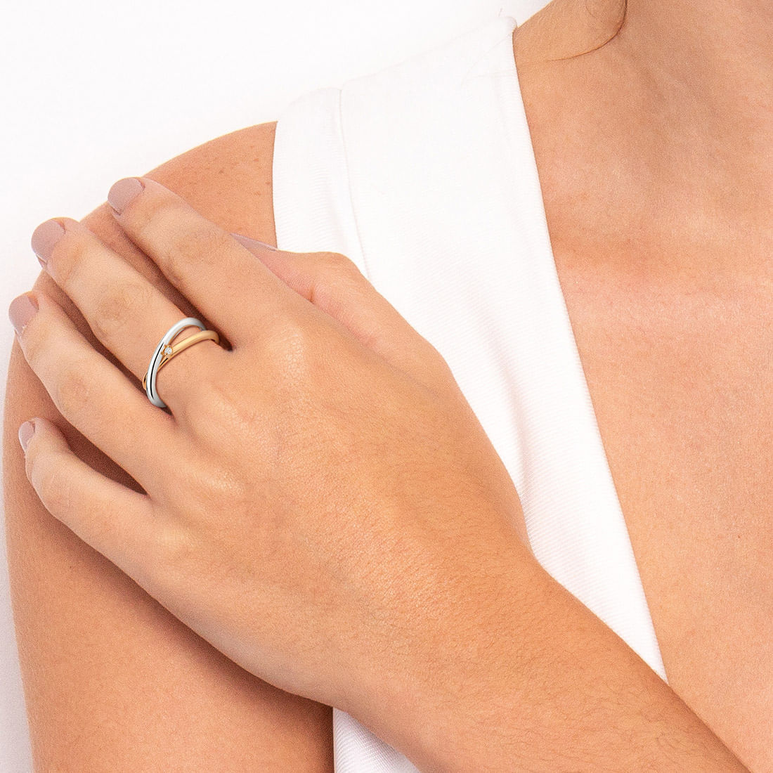 Anel-em-ouro-branco-e-rose-com-diamante
