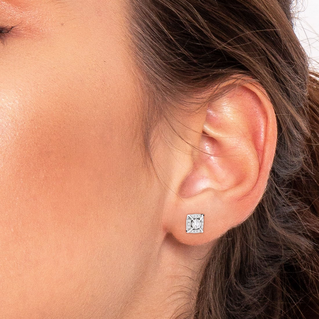 Brinco-de-ouro-branco-com-diamantes