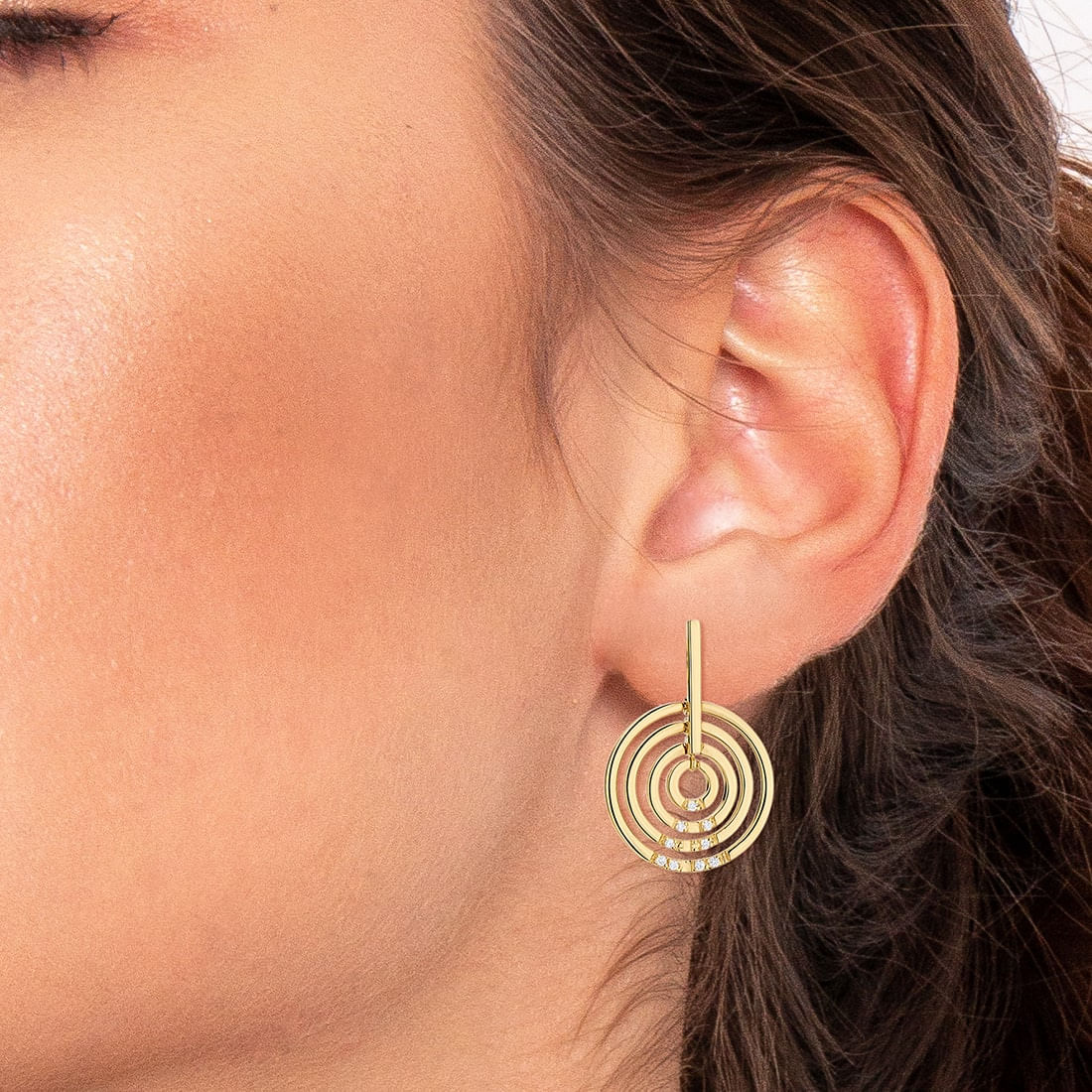 Brinco-em-ouro-amarelo-com-diamantes