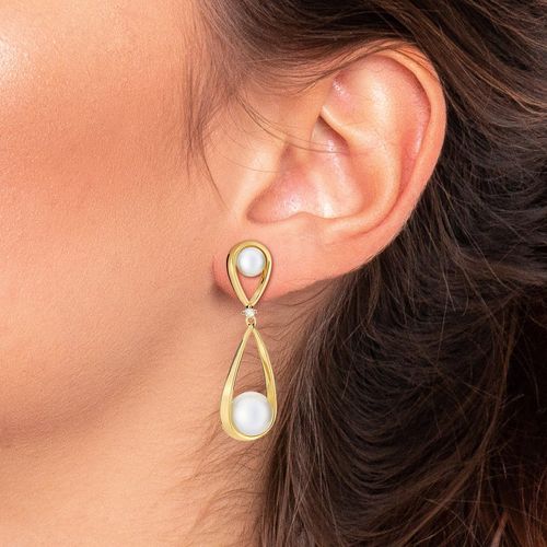 Brinco em ouro amarelo com pérola e diamantes