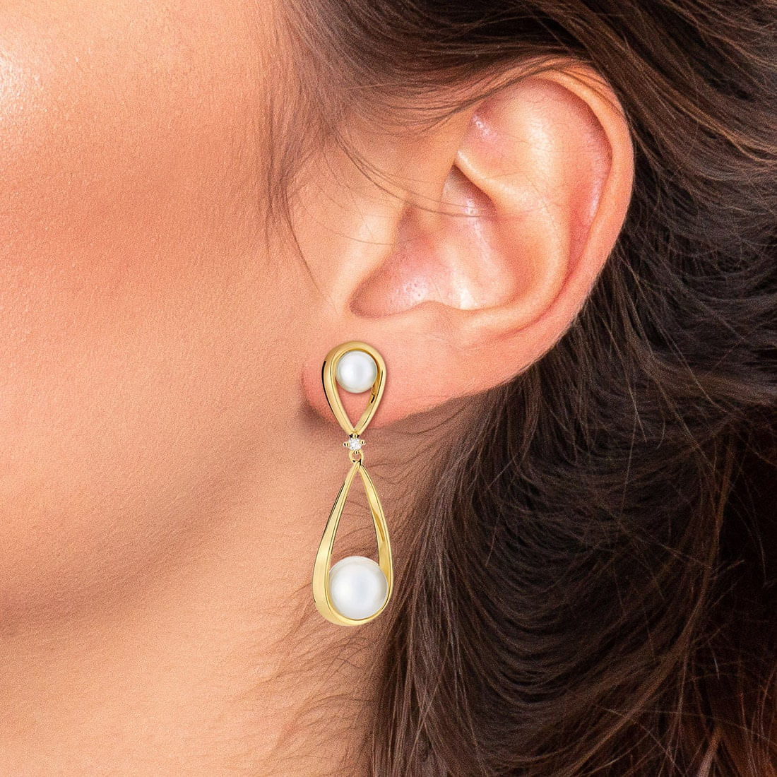 Brinco-em-ouro-amarelo-com-perola-e-diamantes