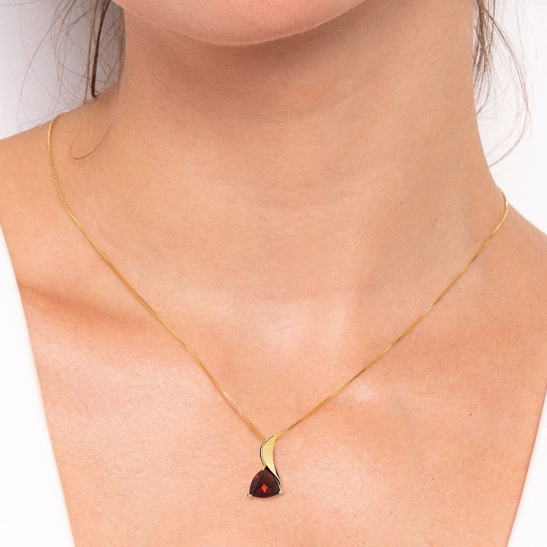 Pingente-em-ouro-amarelo-com-granada