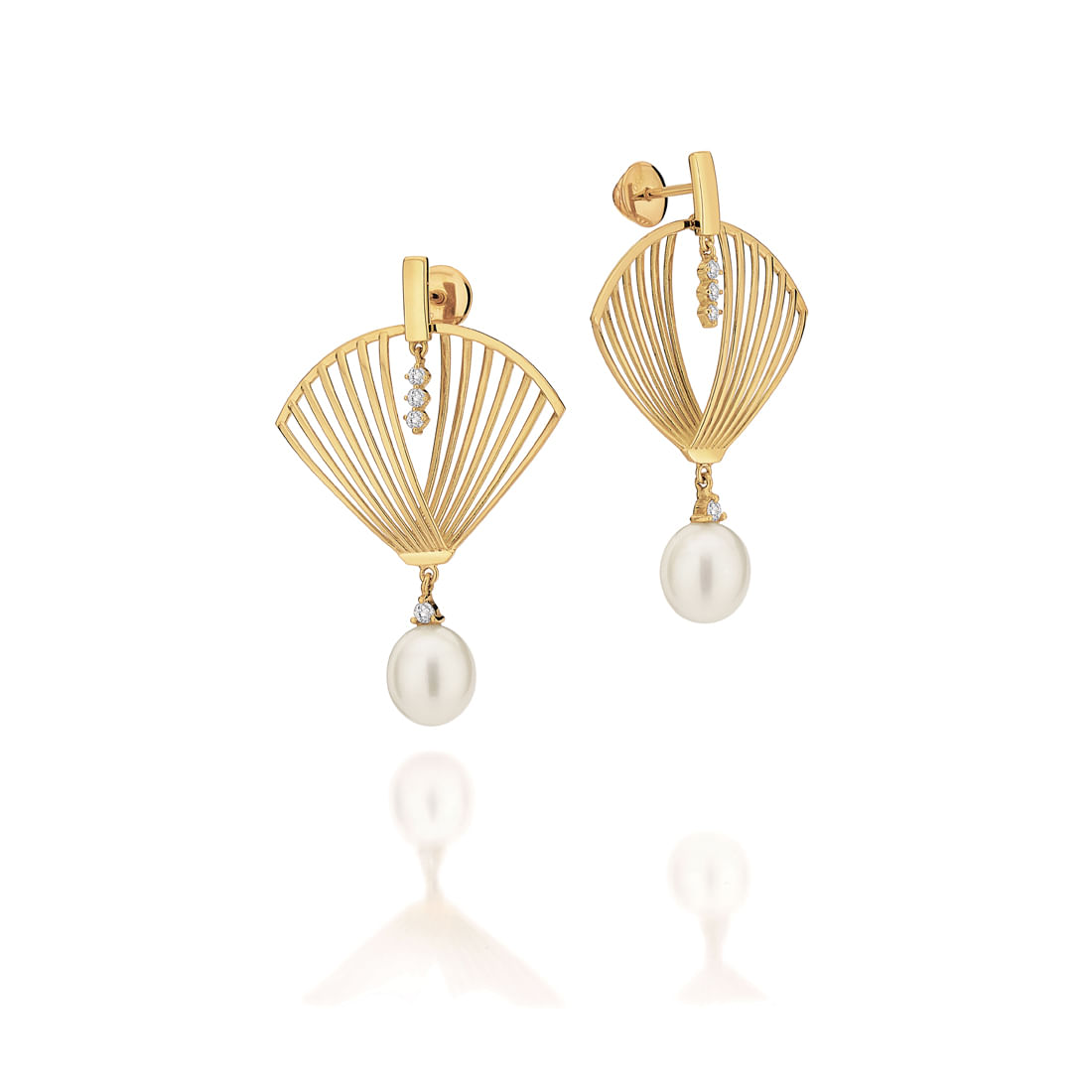 Brinco-em-ouro-amarelo-com-diamantes-e-perolas