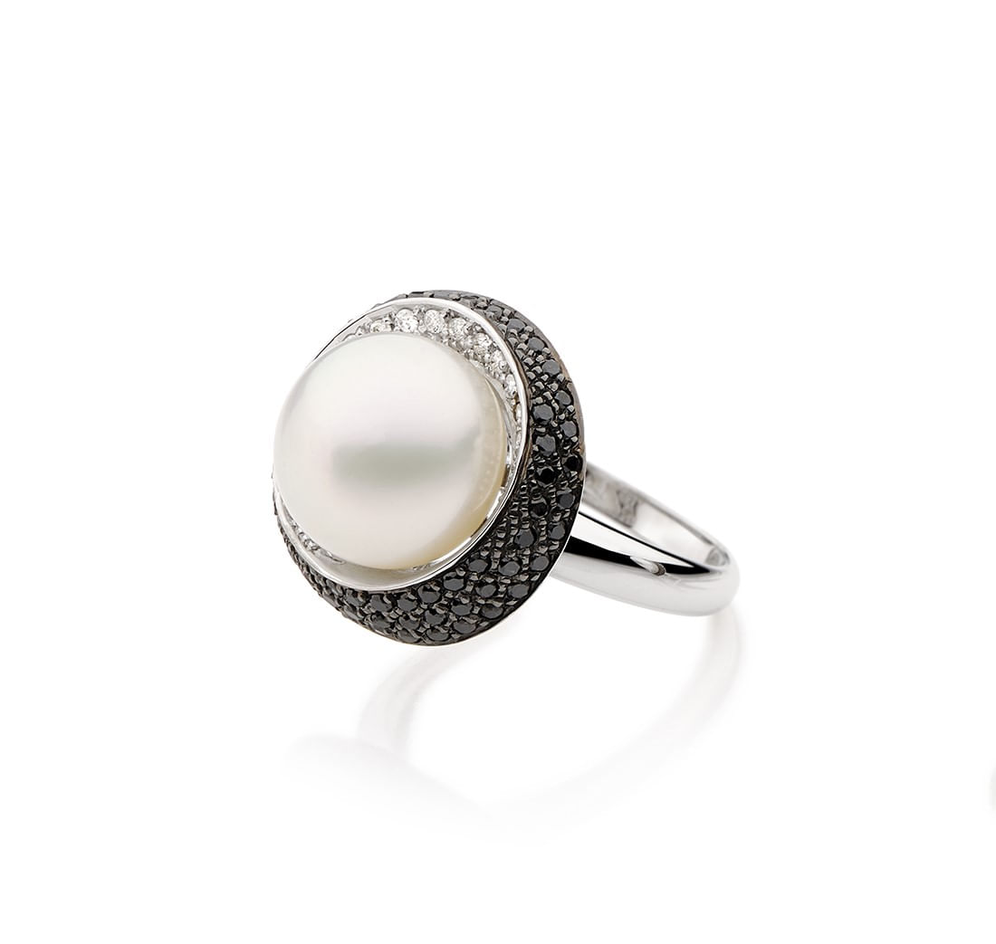 Anel-de-ouro-branco-com-diamantes-e-perola-ssea