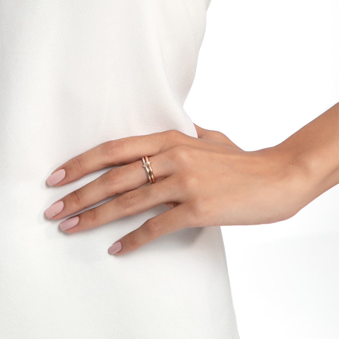 Anel-de-ouro-rose-e-branco-com-diamantes