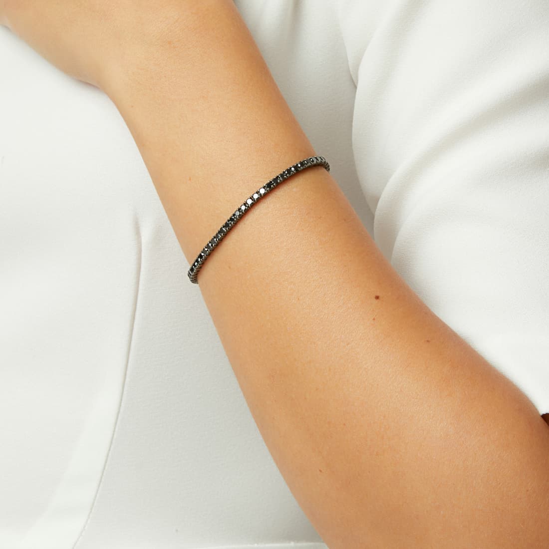 Pulseira-riviera-em-ouro-branco-com-diamantes-black