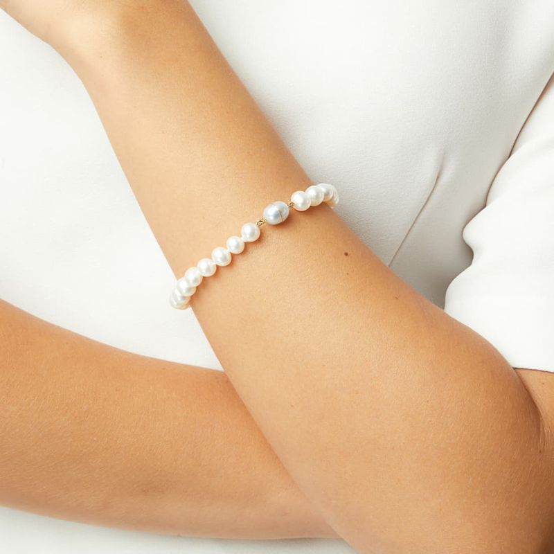 Pulseira-de-perolas-com-fecho-magnetico-em-ouro-amarelo