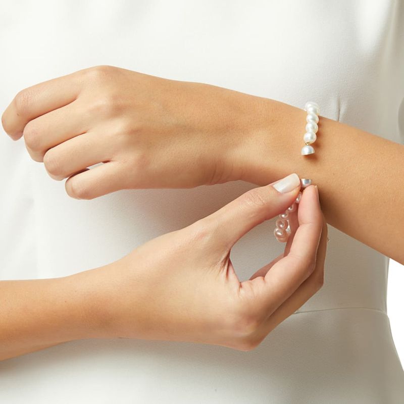 Pulseira-de-perolas-com-fecho-magnetico-em-ouro-amarelo