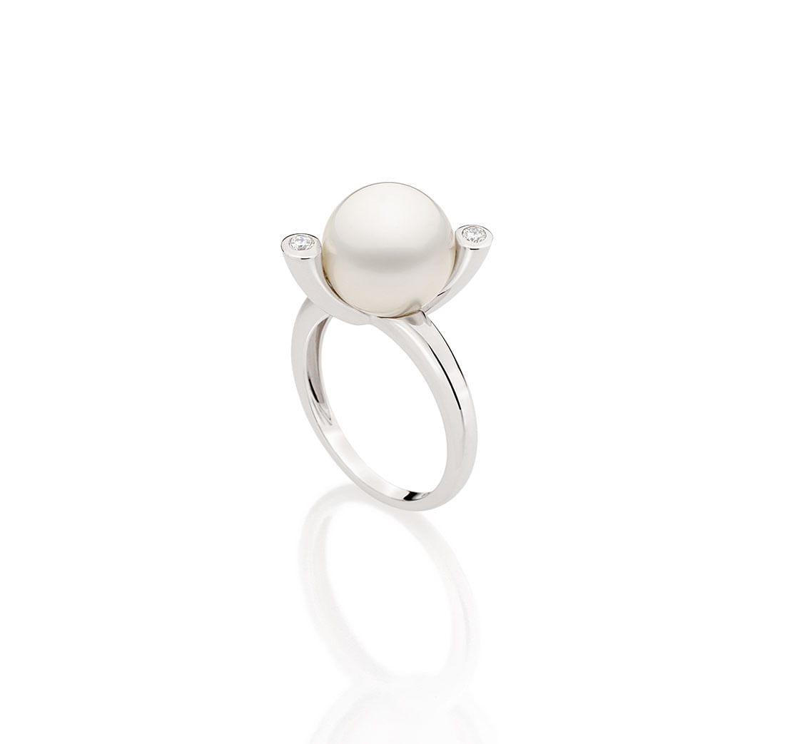 Anel-em-ouro-branco-com-diamantes-e-perola-south-sea