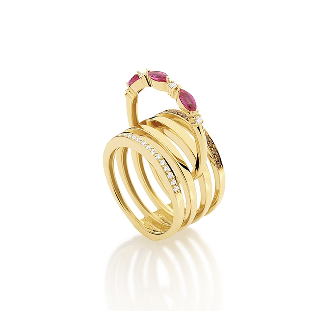 Anel-em-ouro-amarelo-e-diamantes