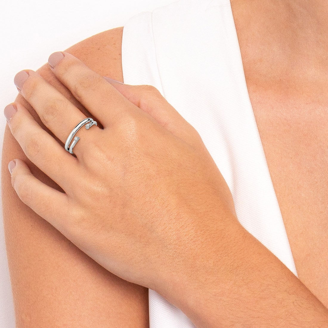 Anel-em-ouro-branco-18k-com-2-diamantes