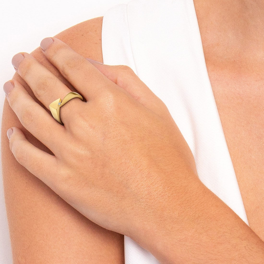 Anel-em-ouro-amarelo-com-diamante-colecao-reflexos