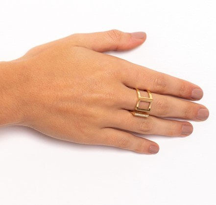 Anel-em-ouro-amarelo-18k-com-diamantes
