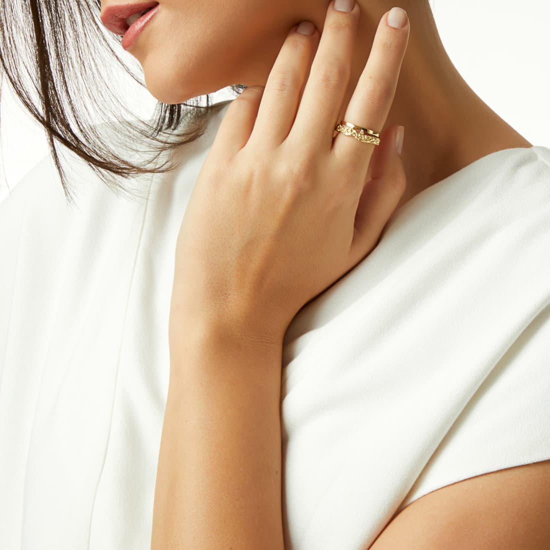Anel-em-ouro-amarelo-e-diamante
