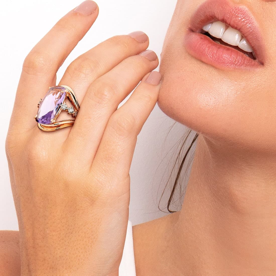 Anel-de-ouro-rose-com-ametista-e-diamantes