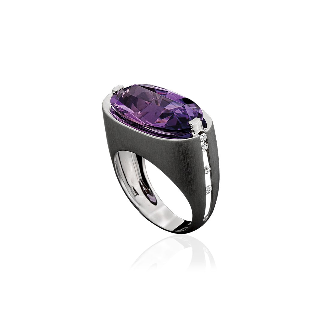 Anel-em-ouro-branco-com-diamantes-e-ametista