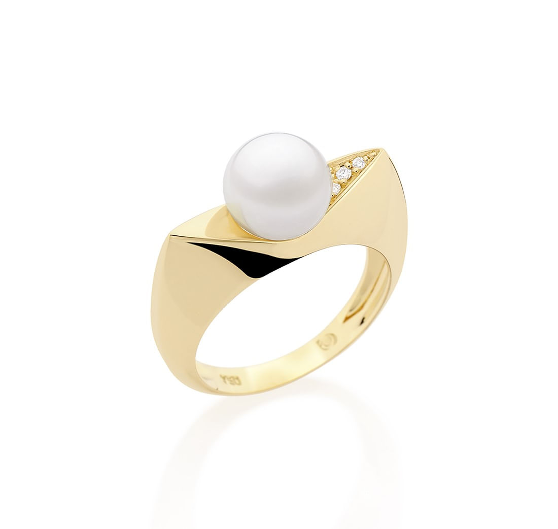 Anel-em-ouro-amarelo-com-perola-e-diamantes