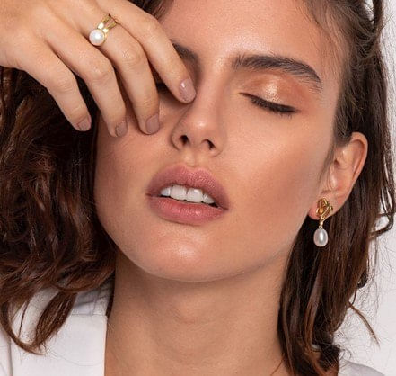 Anel-em-ouro-amarelo-com-diamante-e-perola