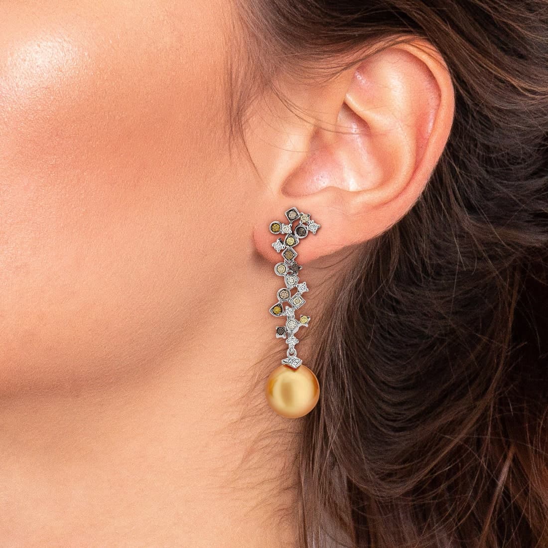 Brinco-em-ouro-branco-com-diamantes-e-south-sea