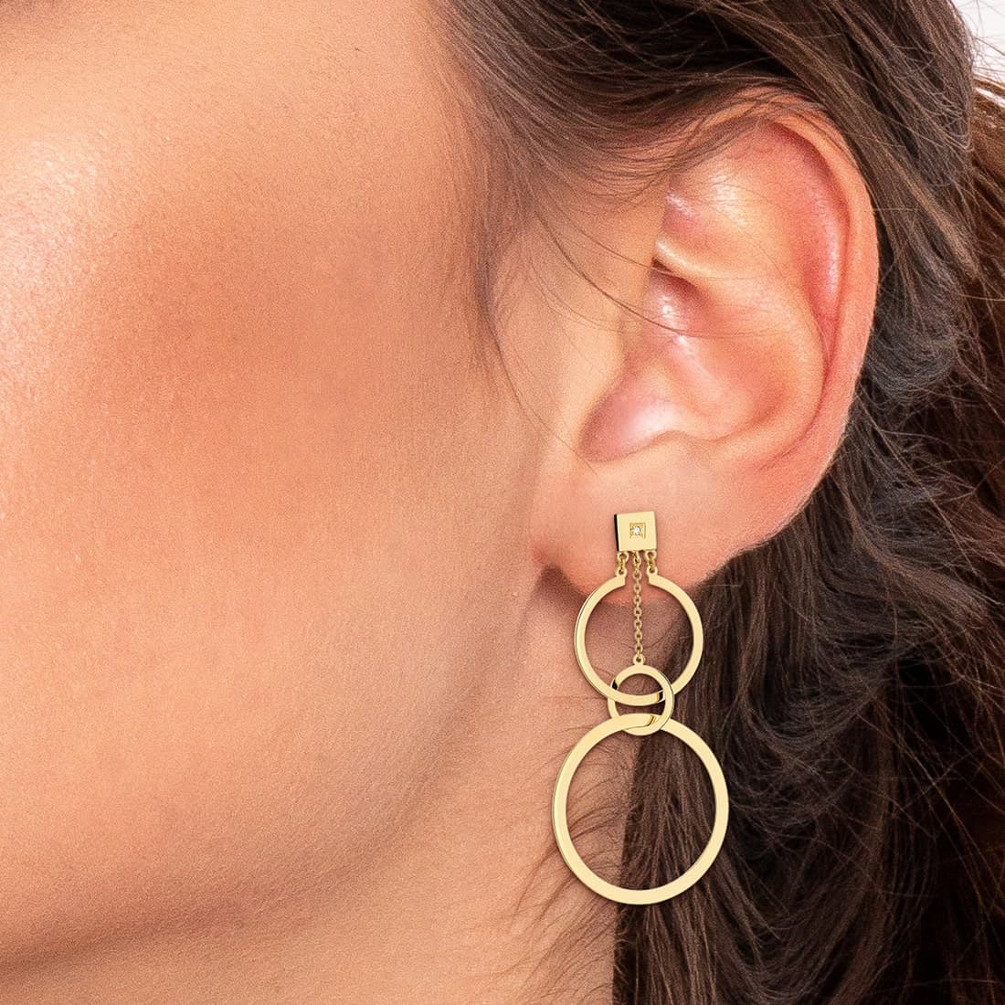 Brinco-em-ouro-amarelo-e-diamantes