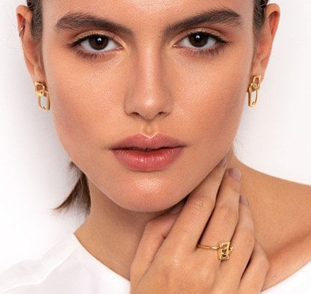 Brinco-em-ouro-amarelo-18k-com-diamantes