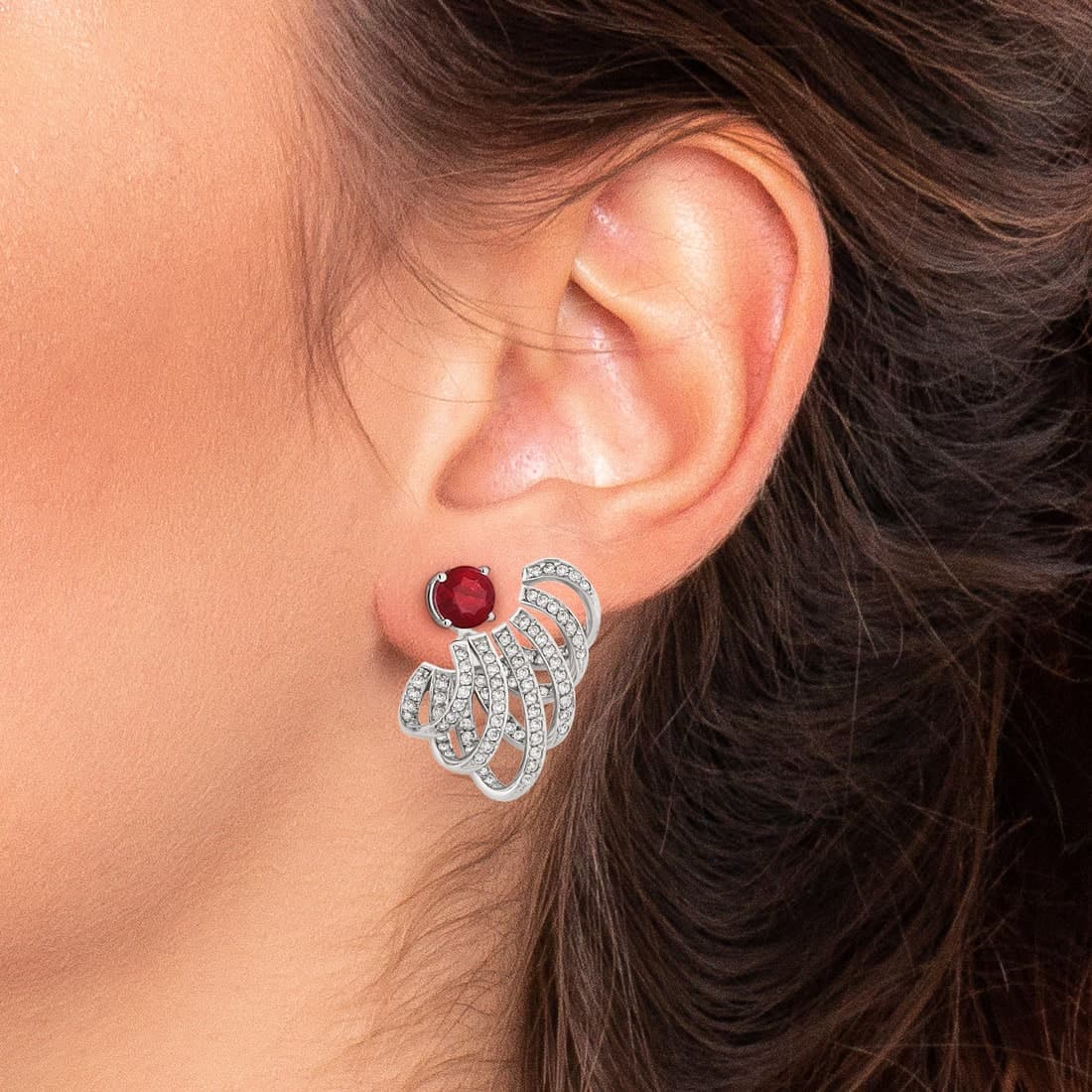 Complemento-de-brinco-em-ouro-branco-com-diamantes
