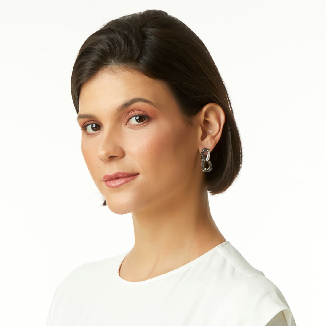 Brincos-em-ouro-branco-com-diamantes-e-diamantes-black