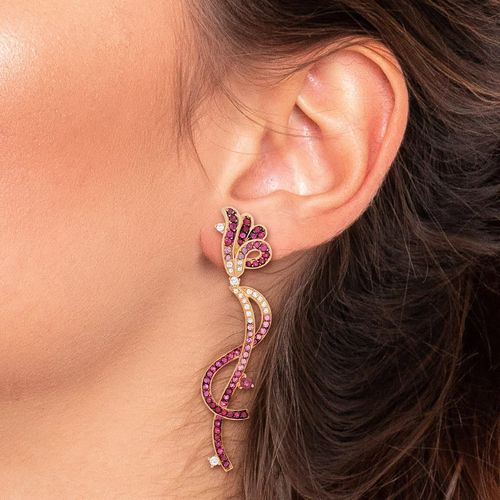 Brinco em ouro rose com pedras