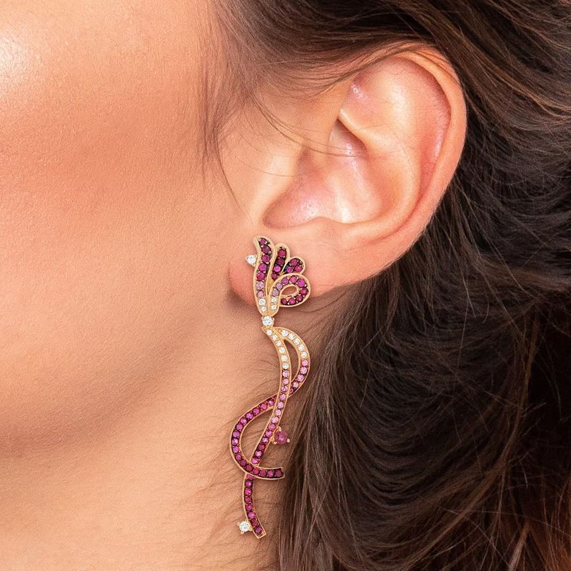 Brinco-em-ouro-rose-com-pedras