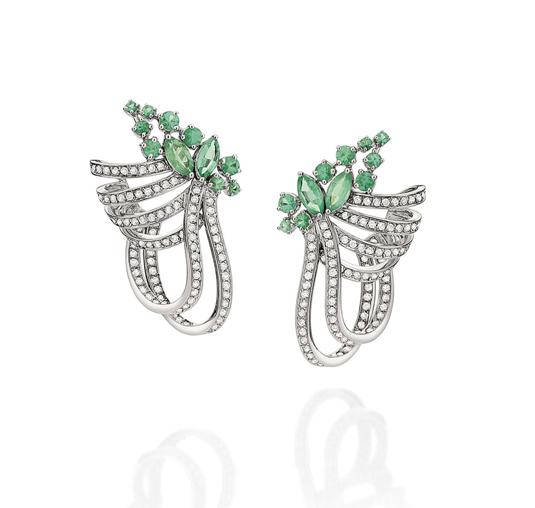 Brinco-em-ouro-branco-com-diamantes-e-esmeraldas