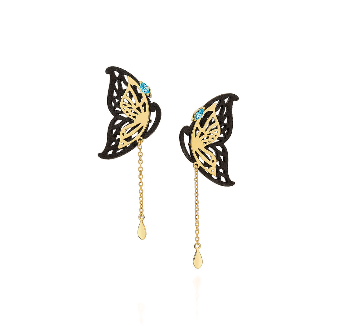 Brinco-borboleta-em-ouro-amarelo-e-madeira-sustentavel