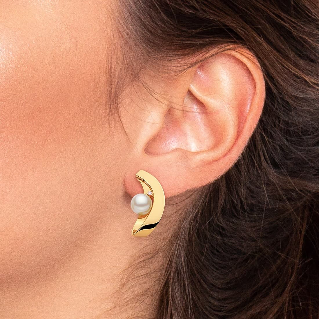 Brinco-em-ouro-amarelo-diamantes-e-perola
