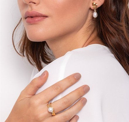 Brincos-em-ouro-amarelo-com-diamantes-e-perolas