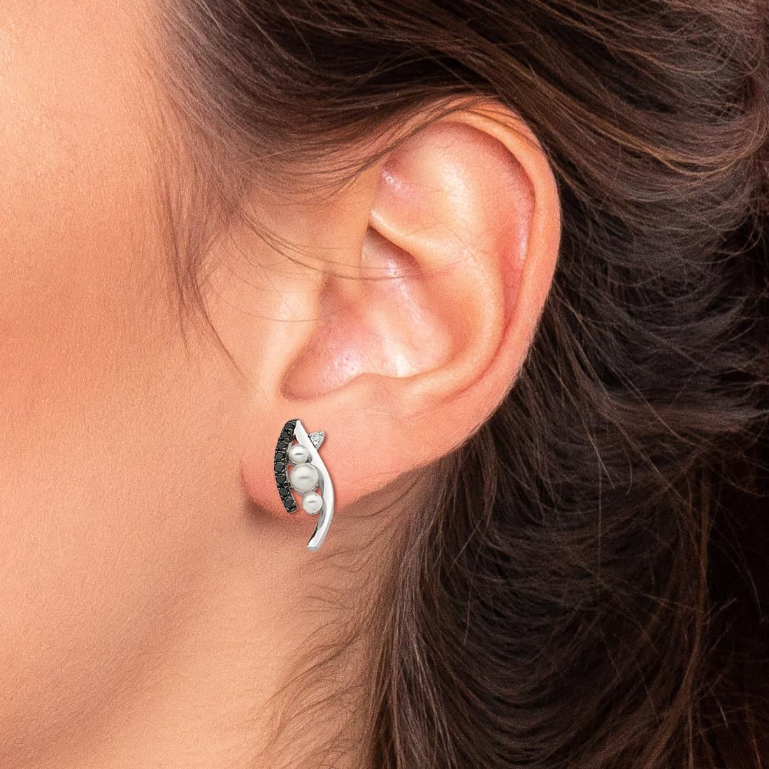 Brincos-em-ouro-branco-com-perolasdiamantes-e-diamantes-black