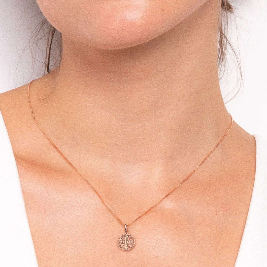 Pingente-sao-bento-em-ouro-rose
