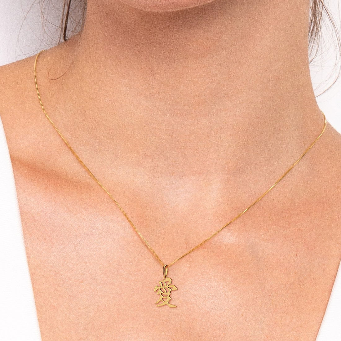 Pingente-kanji-do-amor-em-ouro-amarelo