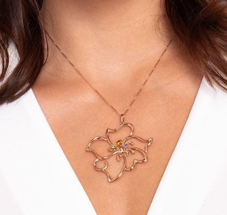 Pingente flor em ouro rose com pedras