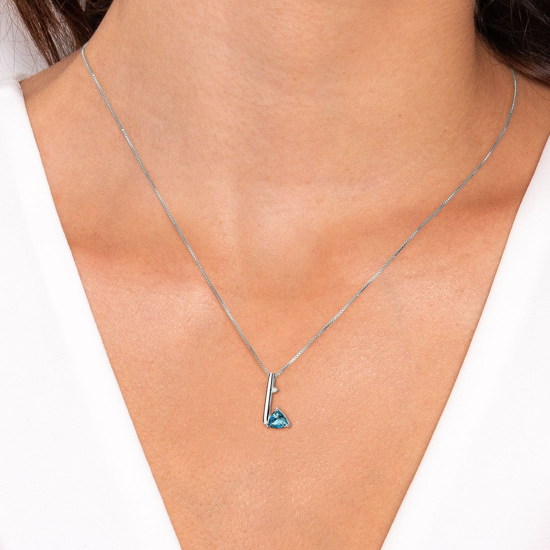 Pingente-em-ouro-branco-e-topazio-e-azul
