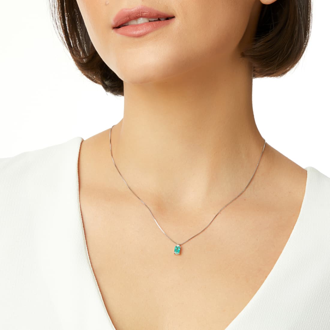 Pingente-em-ouro-branco-com-diamante-e-esmeralda