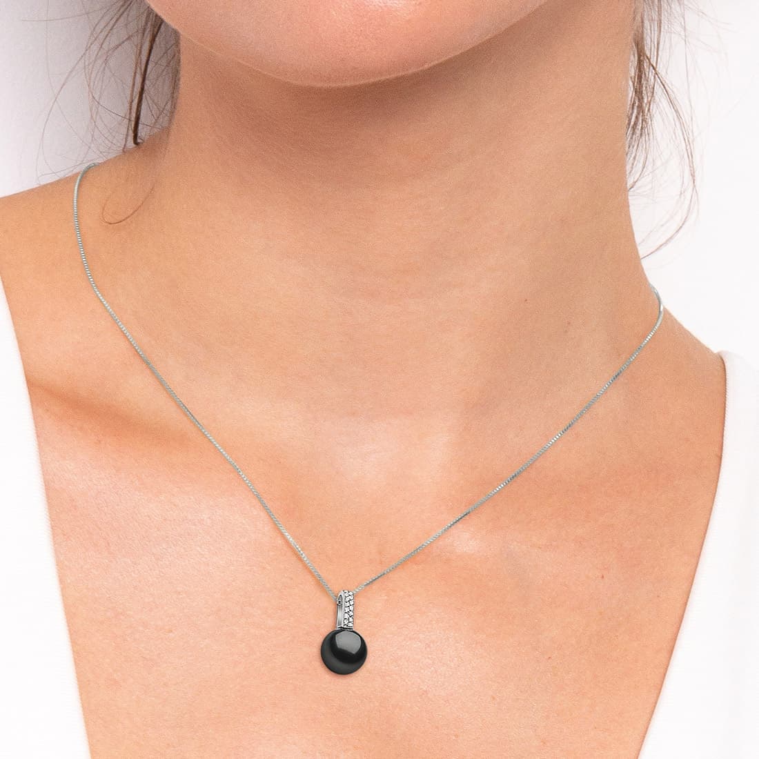 Pingente-em-ouro-branco-com-diamantes-e-perola-south-sea-negra