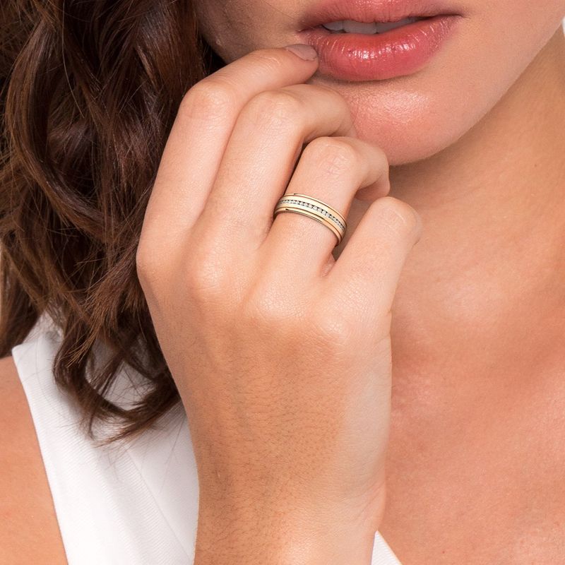 Alianca-em-ouro-rose-com-diamantes