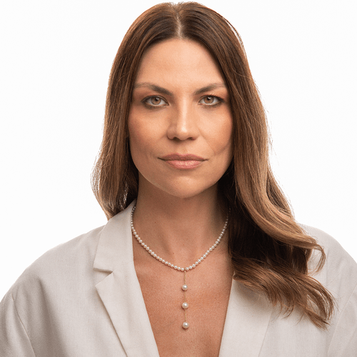 Colar de pérolas com extensor em ouro