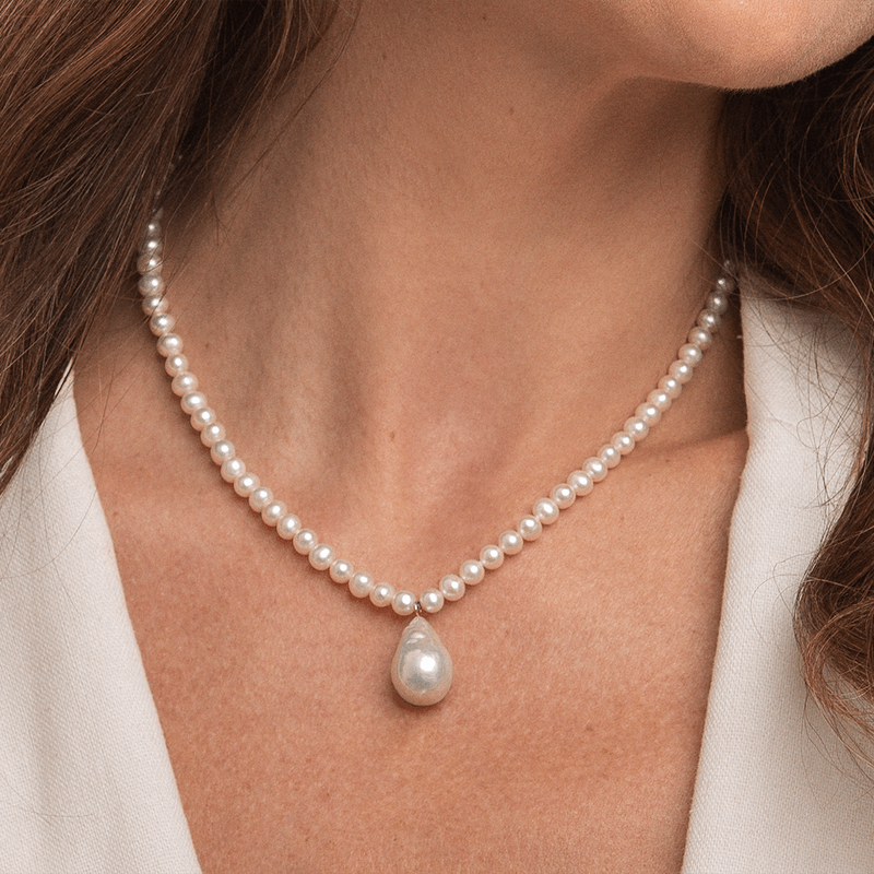 Colar-de-perola-barroca-e-detalhes-em-ouro-CP6549AW