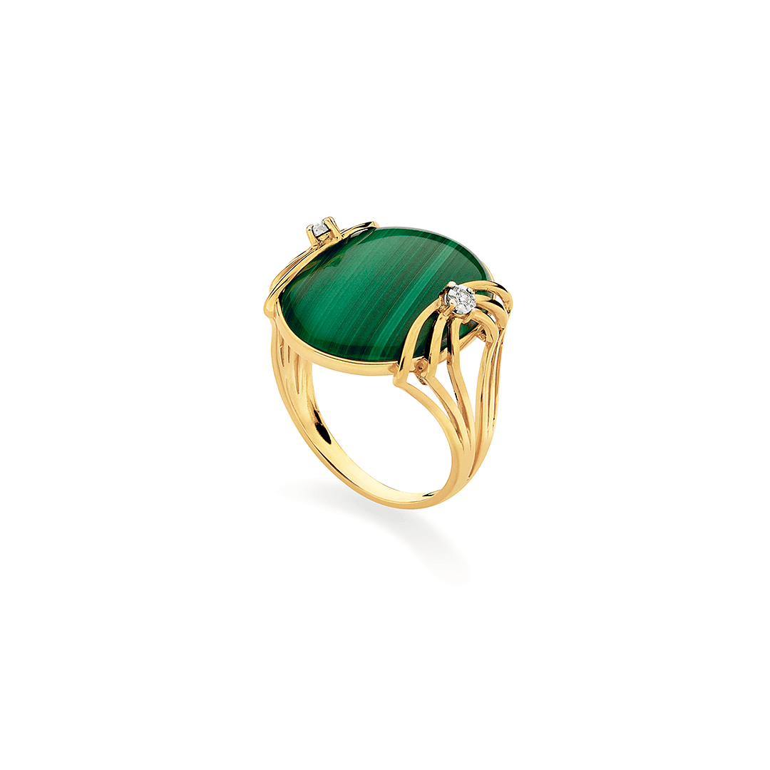 anel-em-ouro-amarelo-com-malaquita-e-diamantes-em-cravacao-artistica-AN5902AW