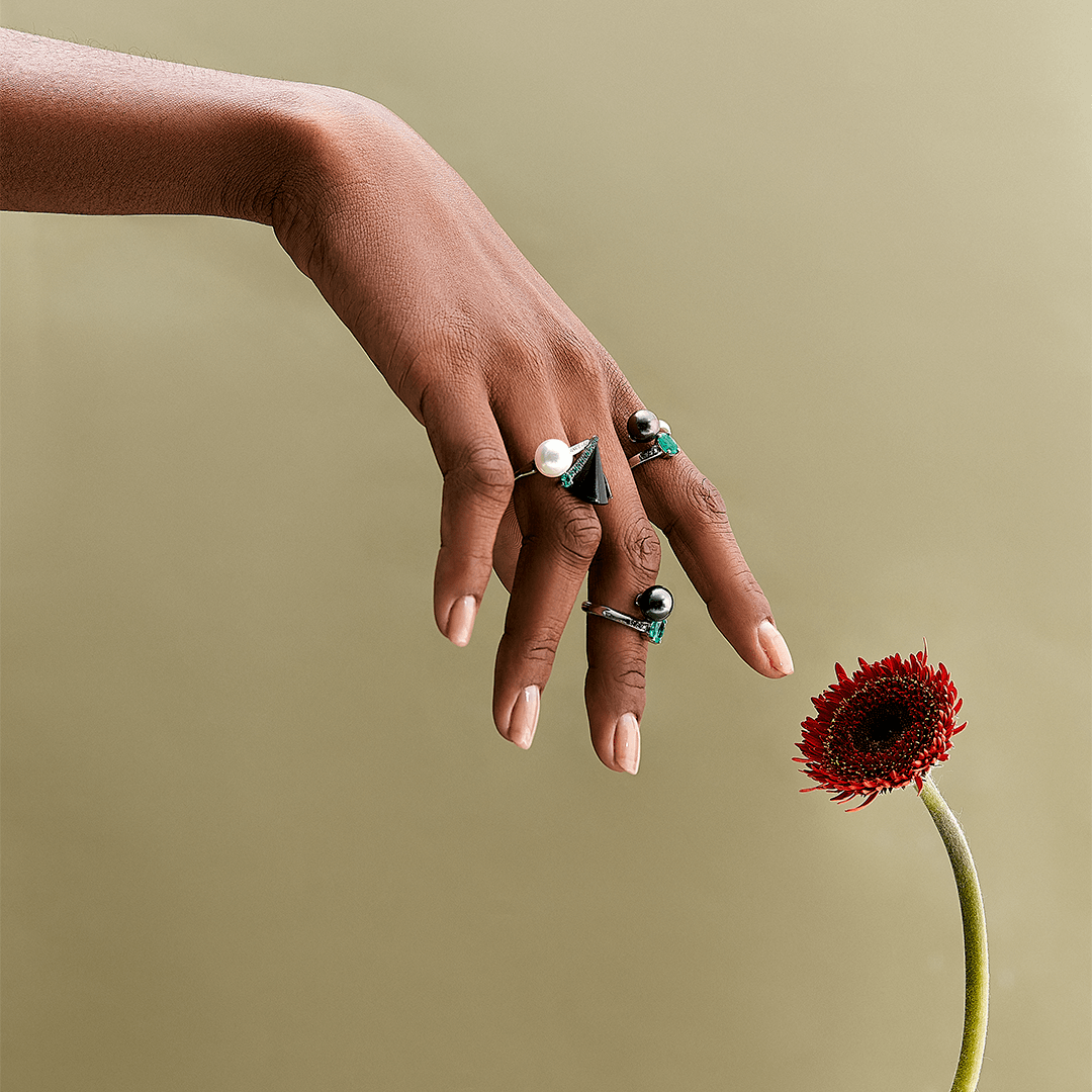 Anel-em-ouro-branco-esmeralda-diamantes-black-ASS215BN-3