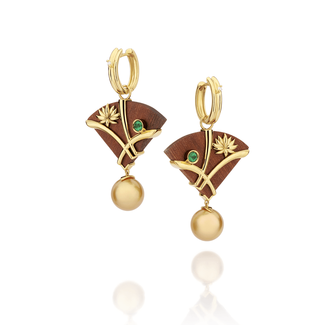 Brincos-em-ouro-amarelo-com-madeira-diamantes-e-perola