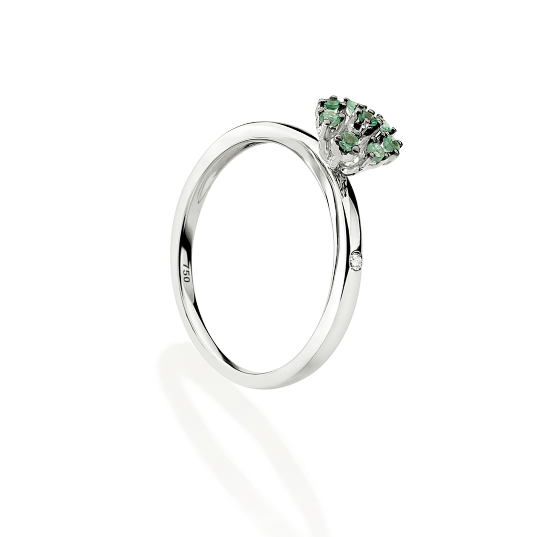 Anel-em-ouro-branco-com-diamante-e-esmeraldas