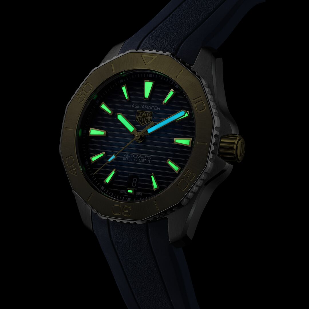 TAG-Heuer-Aquaracer-Professional-200-Date