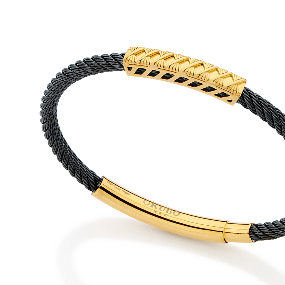 Pulseira-Menuki-com-ornamento-superior-em-ouro-amarelo-e-pulseira-e-fecho-em-aco-